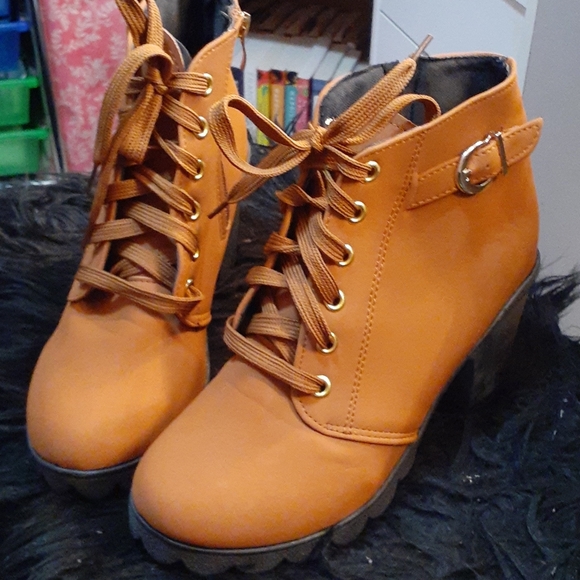 Boots - Picture 3 of 4